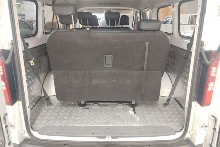 Used Wuling Yangguang 2025 Model 400km Bus Edition—Comfort Edition Trunk