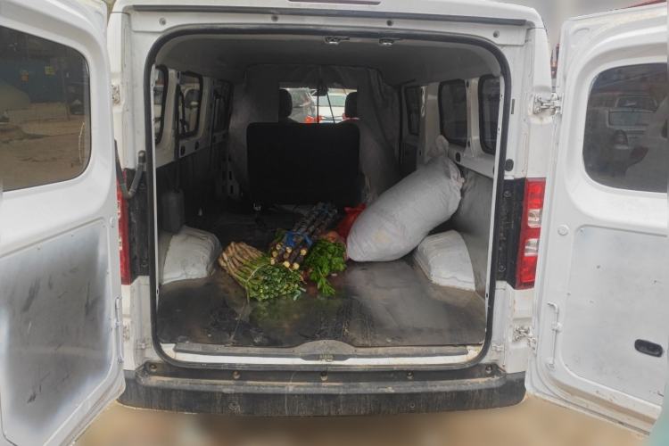 Used Wuling Yangguang 2025 Model 310KM Bus Edition—Customized by CATL Trunk