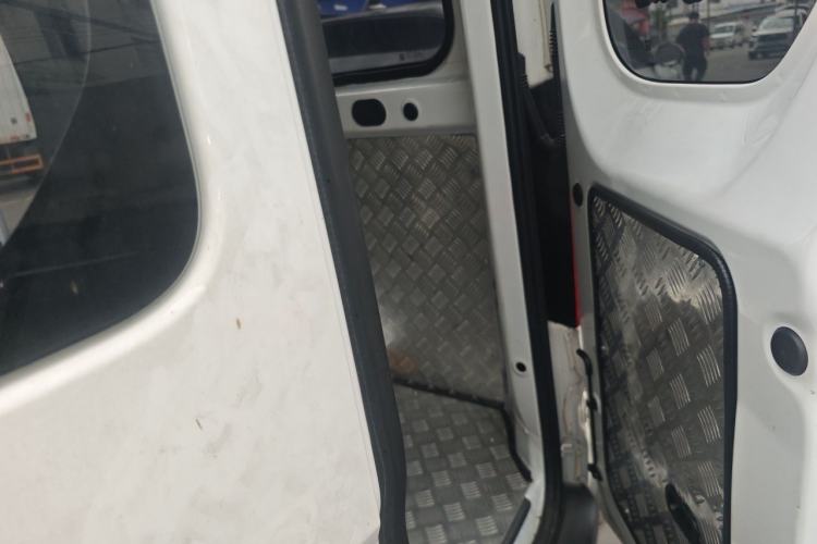 Used Wuling Yangguang 2025 Model 400km Bus Edition—Comfort Edition Trunk