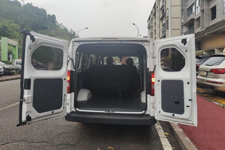 Used Wuling Yangguang 2025 Model 400km Bus Edition—Comfort Edition Trunk