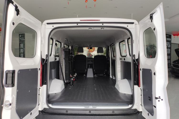 Used Wuling Yangguang 2025 Model 400km Bus Edition—Comfort Edition Trunk