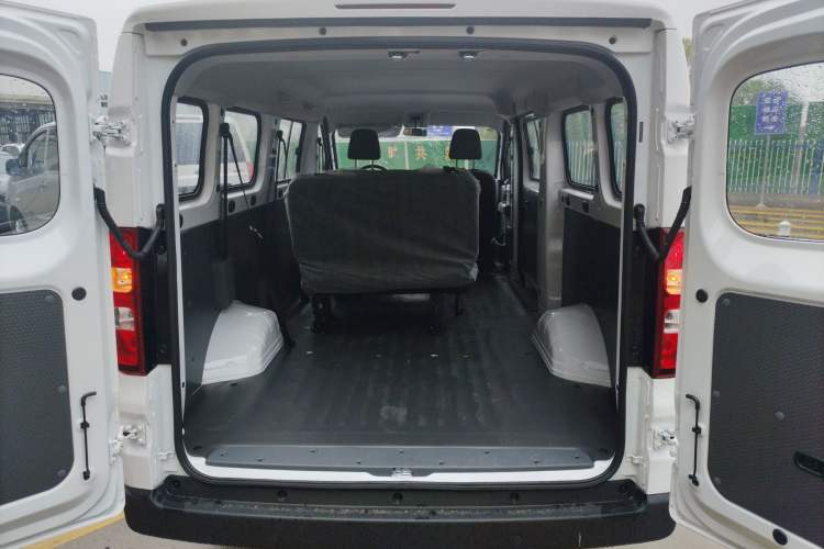 Used Wuling Yangguang 2025 Model 400km Bus Edition—Comfort Edition Trunk
