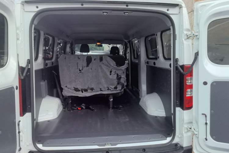 Used Wuling Yangguang 2025 Model 400km Bus Edition—Comfort Edition Trunk