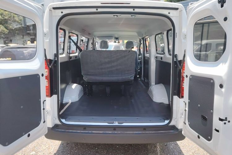 Used Wuling Yangguang 2025 Model 400km Bus Edition—Comfort Edition Trunk