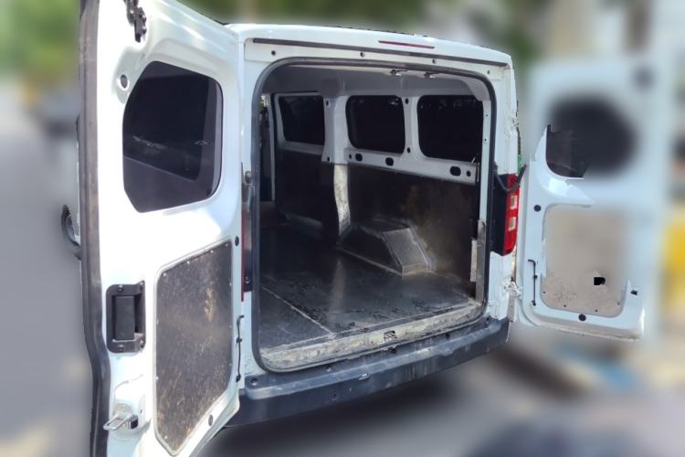 Used Wuling Yangguang 2025 Model 400km Bus Edition—Comfort Edition Trunk