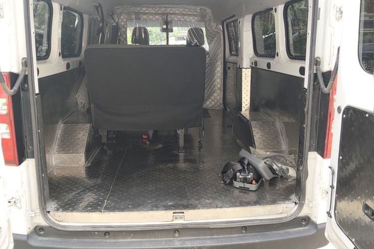 Used Wuling Yangguang 2025 Model 400km Bus Edition—Comfort Edition Trunk