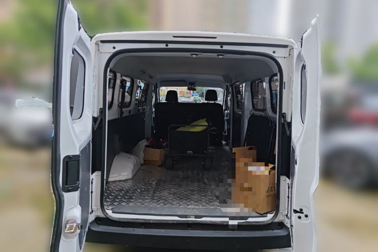 Used Wuling Yangguang 2025 Model 400km Bus Edition—Comfort Edition Trunk