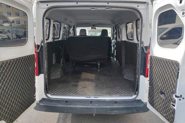 Used Wuling Yangguang 2025 Model 400km Bus Edition—Comfort Edition Trunk