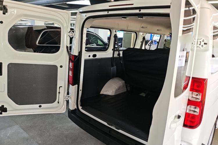 Used Wuling Yangguang 2025 Model 400km Bus Edition—Comfort Edition Trunk