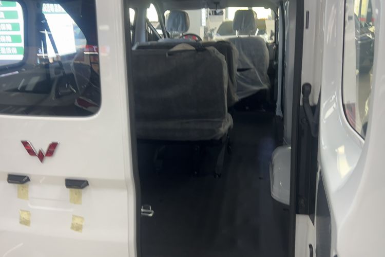 Used Wuling Yangguang 2025 Model 400km Bus Edition—Comfort Edition Trunk