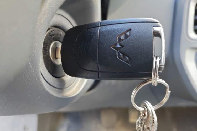 Used Wuling Yangguang 2025 Model 400km Bus Edition—Comfort Edition Vehicle Key