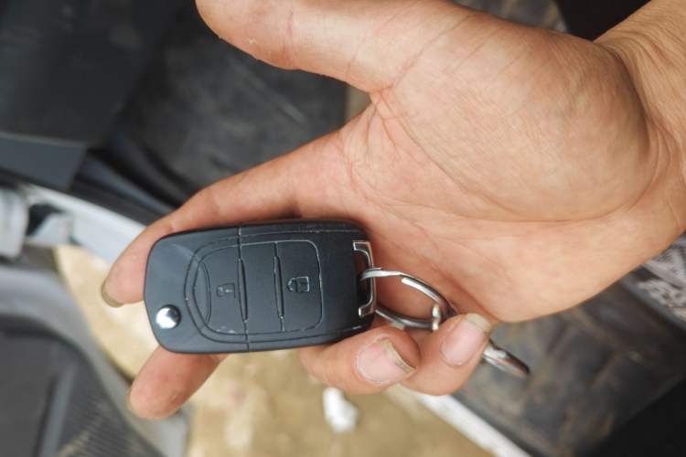 Used Wuling Yangguang 2025 Model 310KM Bus Edition—Customized by CATL Vehicle Key