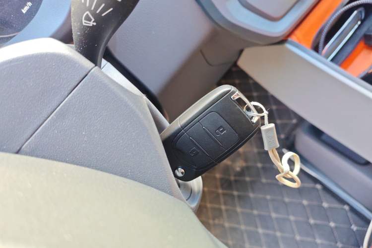 Used Wuling Yangguang 2025 Model 400km Bus Edition—Comfort Edition Vehicle Key