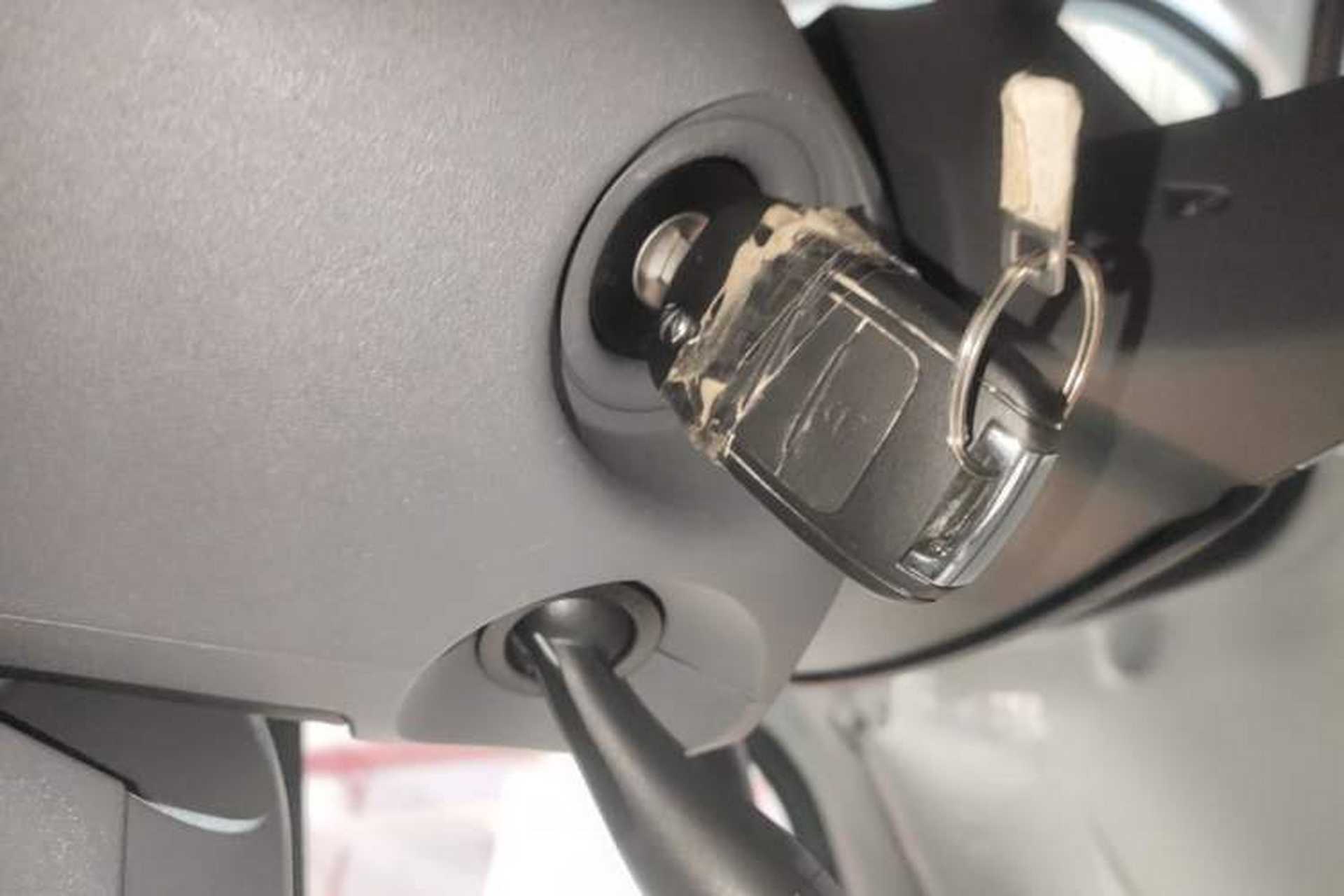 Used Wuling Yangguang 2025 Model 400km Bus Edition—Comfort Edition Vehicle Key
