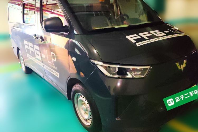 Used Wuling Yangguang 2026 Model, 440km Bus Comfort Edition, 6 Seats Front Right 45 Deg