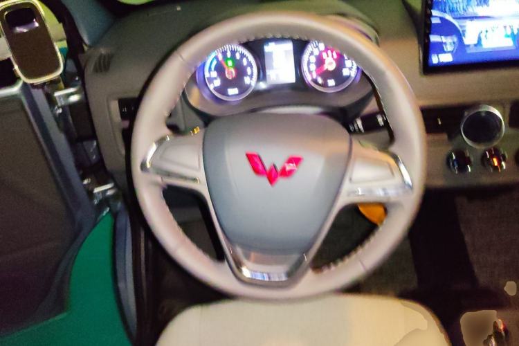 Used Wuling Yangguang 2026 Model, 440km Bus Comfort Edition, 6 Seats Steering Wheel