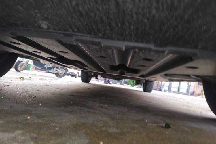 Used Wuling Yangguang 2026 Model, 440km Bus Comfort Edition, 6 Seats Chassis Front
