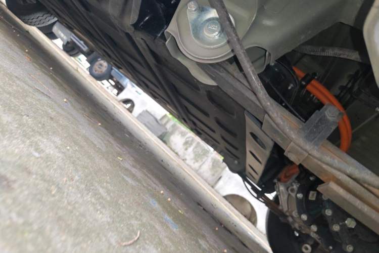 Used Wuling Yangguang 2026 Model, 440km Bus Comfort Edition, 6 Seats Chassis Rear Left