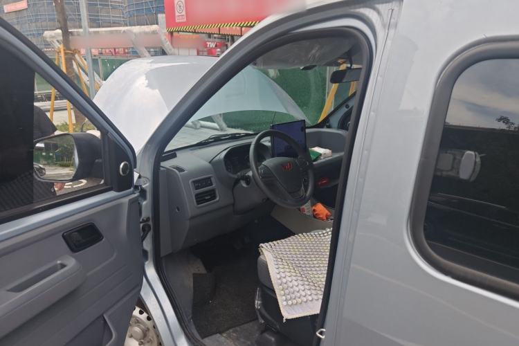Used Wuling Yangguang 2026 Model, 440km Bus Comfort Edition, 6 Seats Driver Seat