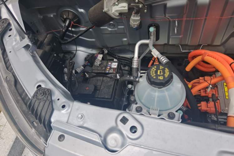 Used Wuling Yangguang 2026 Model, 440km Bus Comfort Edition, 6 Seats Engine Bay Right