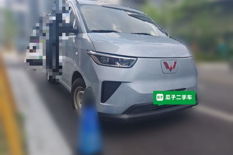 Used Wuling Yangguang 2026 Model, 440km Bus Comfort Edition, 6 Seats Front Right 45 Deg