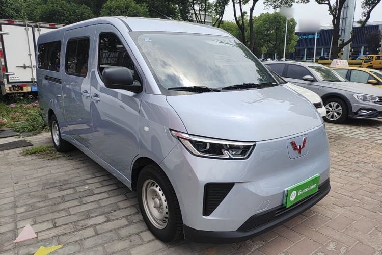Used Wuling Yangguang 2026 Model, 440km Bus Comfort Edition, 6 Seats Front Right 45 Deg