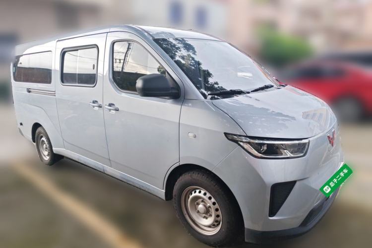Used Wuling Yangguang 2026 Model, 440km Bus Comfort Edition, 6 Seats Front Right 45 Deg