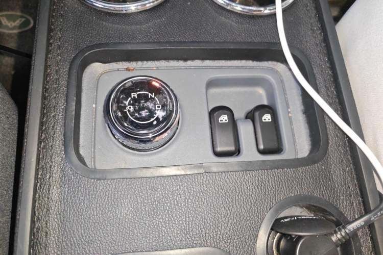 Used Wuling Yangguang 2026 Model, 440km Bus Comfort Edition, 6 Seats Gear Lever