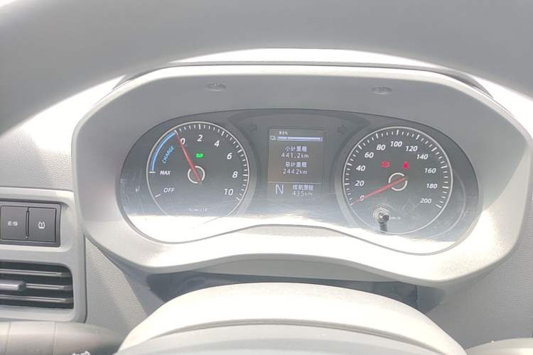 Used Wuling Yangguang 2026 Model, 440km Bus Comfort Edition, 6 Seats Instrument Cluster