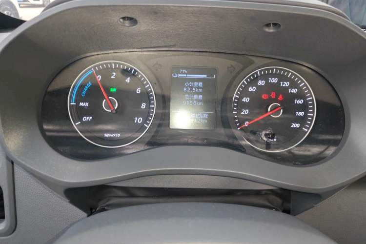 Used Wuling Yangguang 2026 Model, 440km Bus Comfort Edition, 6 Seats Instrument Cluster