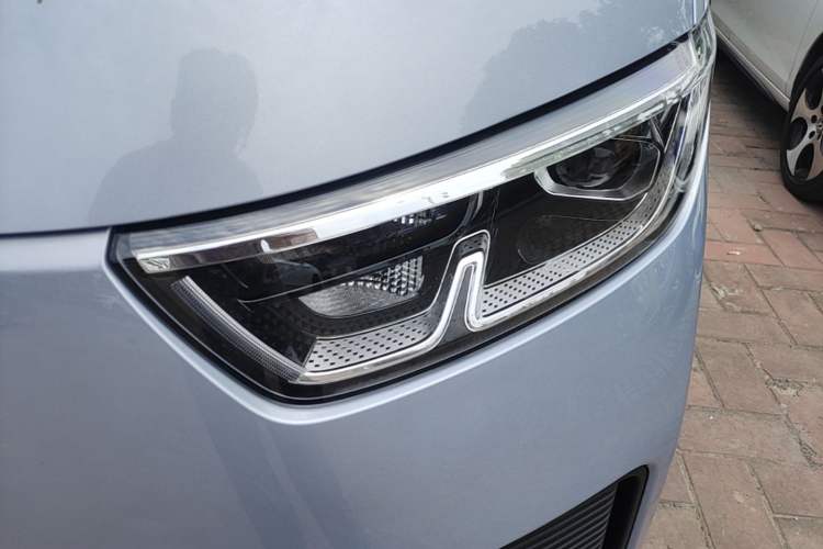 Used Wuling Yangguang 2026 Model, 440km Bus Comfort Edition, 6 Seats Left Front Headlight