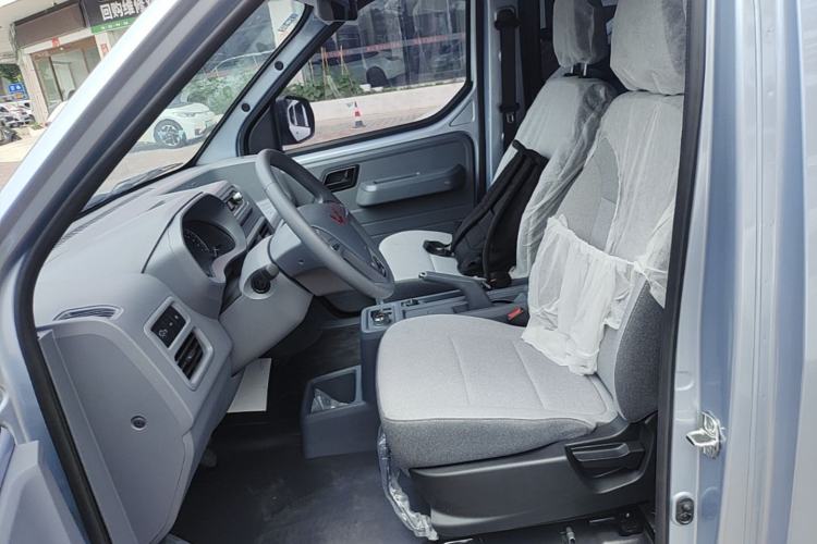 Used Wuling Yangguang 2026 Model, 440km Bus Comfort Edition, 6 Seats Left Front Seat