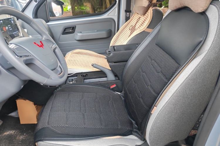Used Wuling Yangguang 2026 Model, 440km Bus Comfort Edition, 6 Seats Left Front Seat
