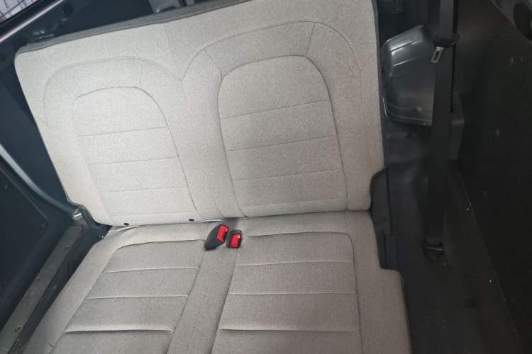 Used Wuling Yangguang 2026 Model, 440km Bus Comfort Edition, 6 Seats Left Rear Seat