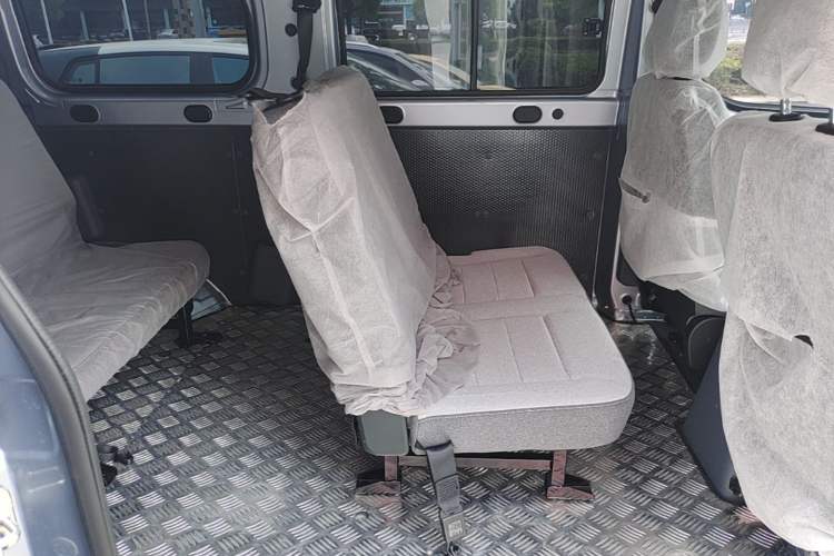 Used Wuling Yangguang 2026 Model, 440km Bus Comfort Edition, 6 Seats Left Rear Seat