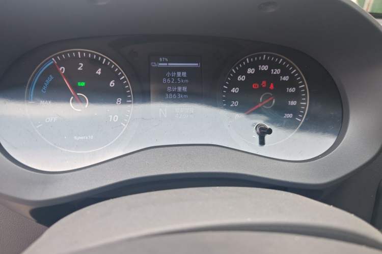 Used Wuling Yangguang 2026 Model, 440km Bus Comfort Edition, 6 Seats Odometer Close Up