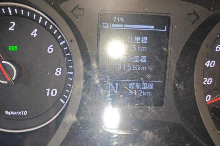 Used Wuling Yangguang 2026 Model, 440km Bus Comfort Edition, 6 Seats Odometer Close Up