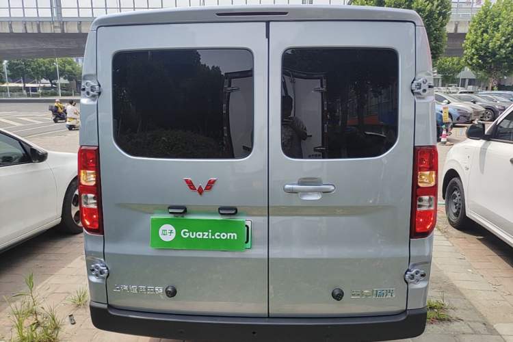 Used Wuling Yangguang 2026 Model, 440km Bus Comfort Edition, 6 Seats Rear
