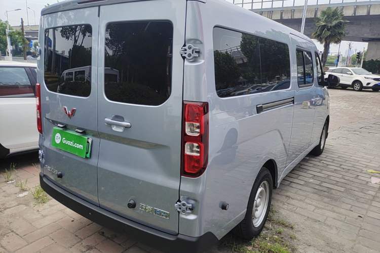 Used Wuling Yangguang 2026 Model, 440km Bus Comfort Edition, 6 Seats Rear Right 45 Deg