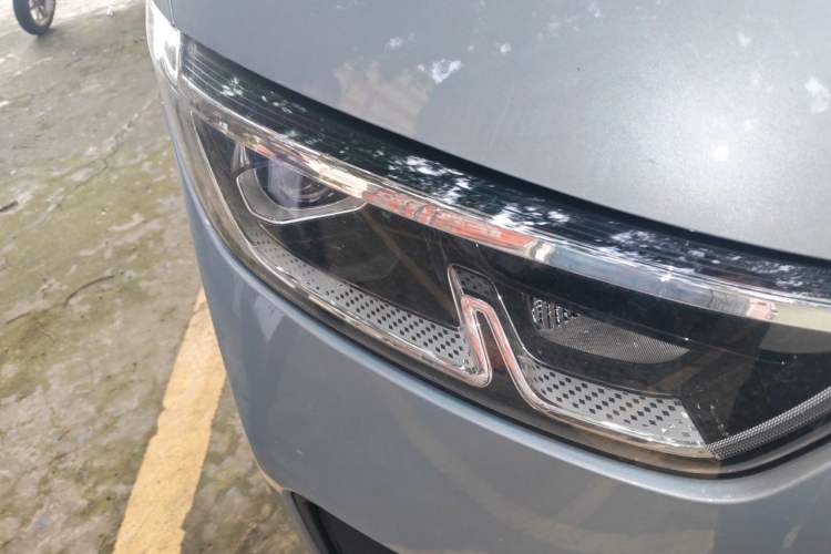 Used Wuling Yangguang 2026 Model, 440km Bus Comfort Edition, 6 Seats Right Front Headlight