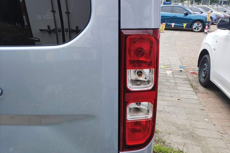 Used Wuling Yangguang 2026 Model, 440km Bus Comfort Edition, 6 Seats Right Rear Taillight