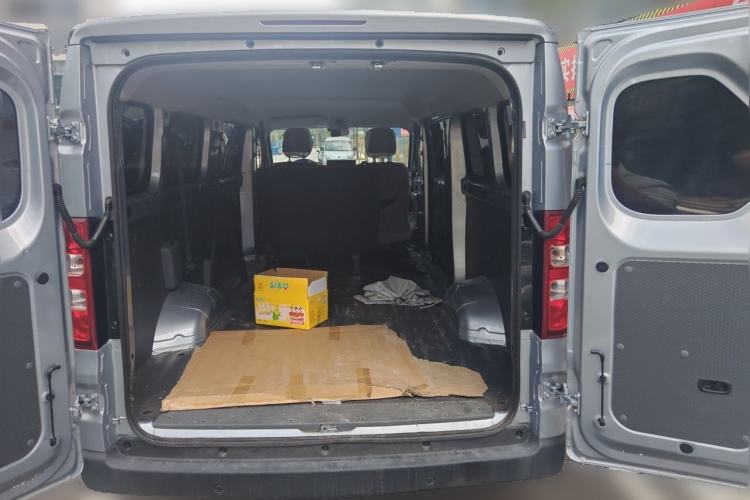 Used Wuling Yangguang 2026 Model, 440km Bus Comfort Edition, 6 Seats Trunk
