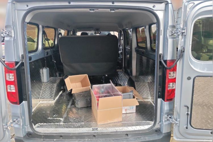 Used Wuling Yangguang 2026 Model, 440km Bus Comfort Edition, 6 Seats Trunk