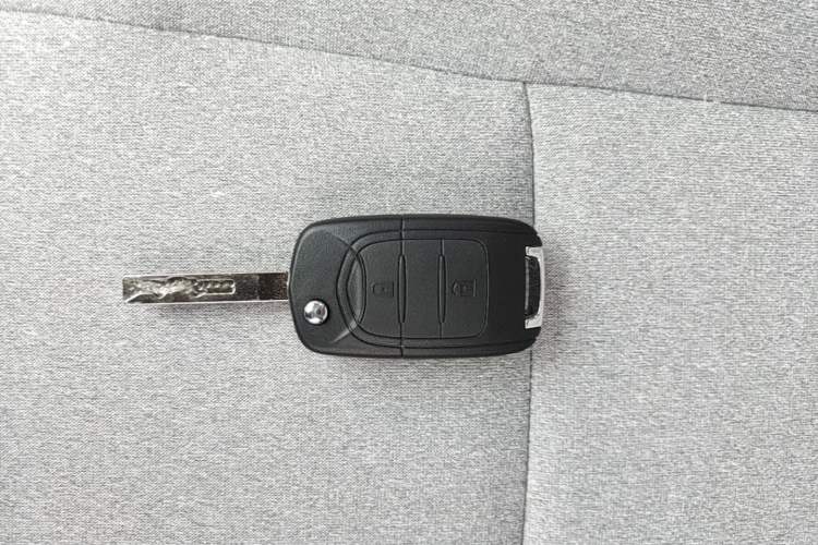 Used Wuling Yangguang 2026 Model, 440km Bus Comfort Edition, 6 Seats Vehicle Key