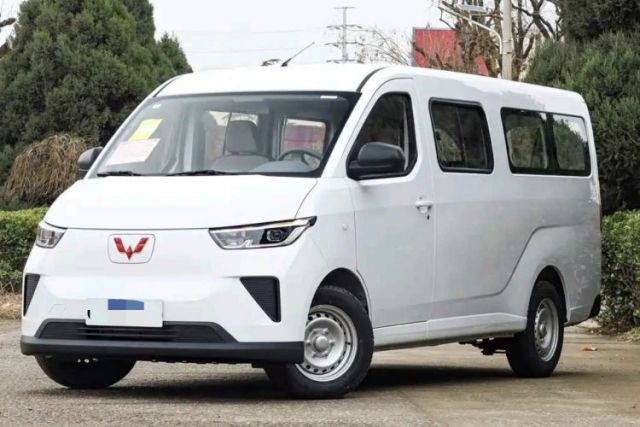 Used Wuling Yangguang 2026 Model, 440km Bus Comfort Edition, 6 Seats