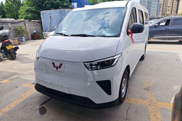 Wuling Yangguang 2026 Model, 440km Bus Comfort Edition, 6 Seats с пробегом