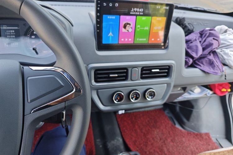 Used Wuling Yangguang 2026 Model, 440km Bus Comfort Edition, 6 Seats Audio And AC Panel