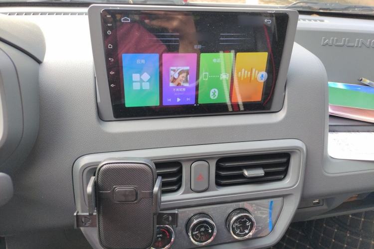 Used Wuling Yangguang 2026 Model, 440km Bus Comfort Edition, 6 Seats Audio And AC Panel