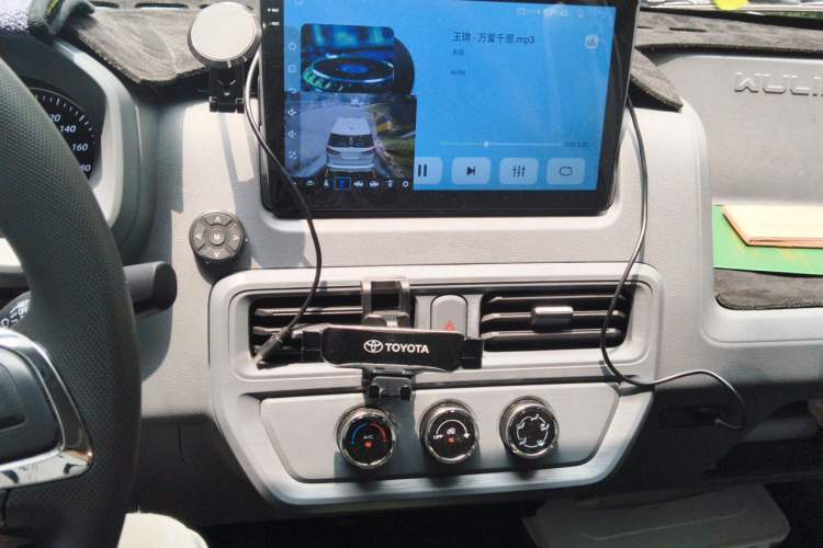 Used Wuling Yangguang 2026 Model, 340km Bus CATL Custom Edition Audio And AC Panel