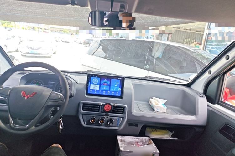 Used Wuling Yangguang 2026 Model, 440km Bus Comfort Edition, 6 Seats Center Console